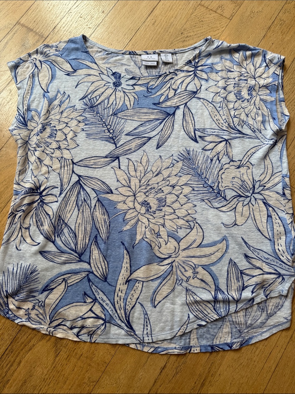 Halston 100% Linen Blue Floral Top, size large
